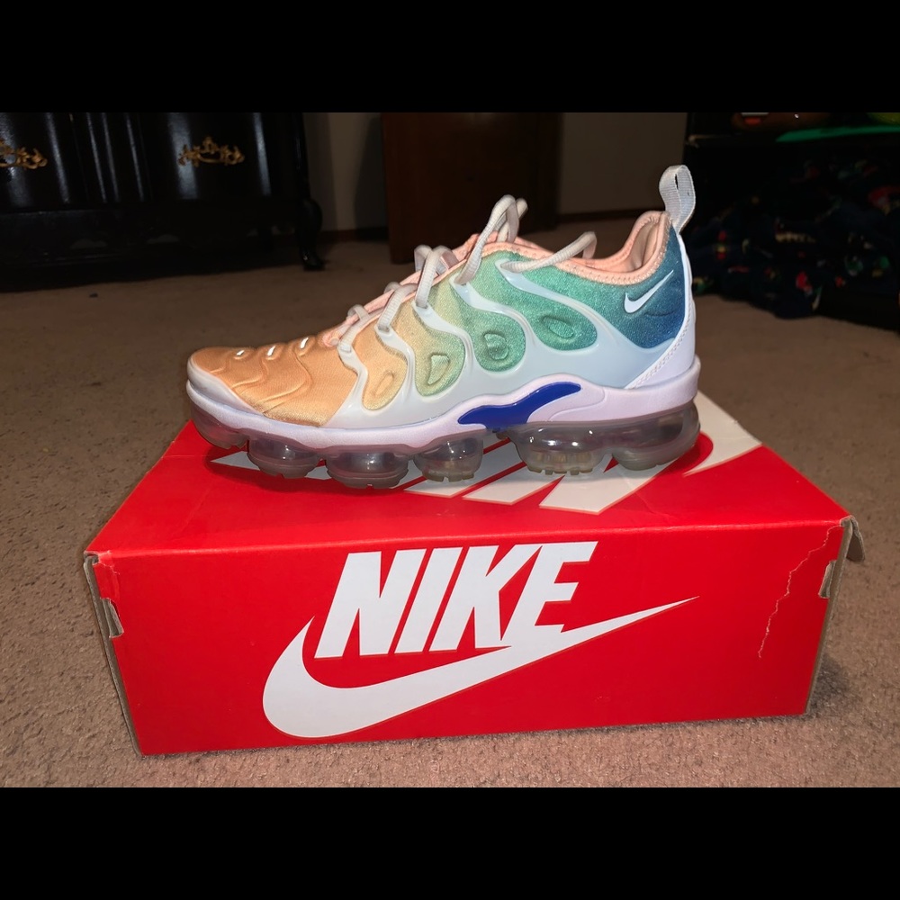 Rainbow vapormax plus